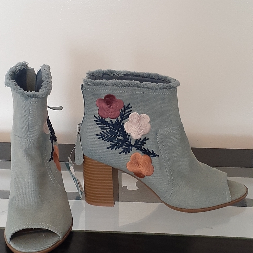 Jean shoes brand new